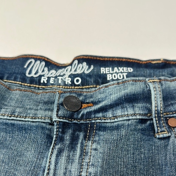 Wrangler Blue Relaxed Fit Jeans with Distressed Style - Picture 5 of 11